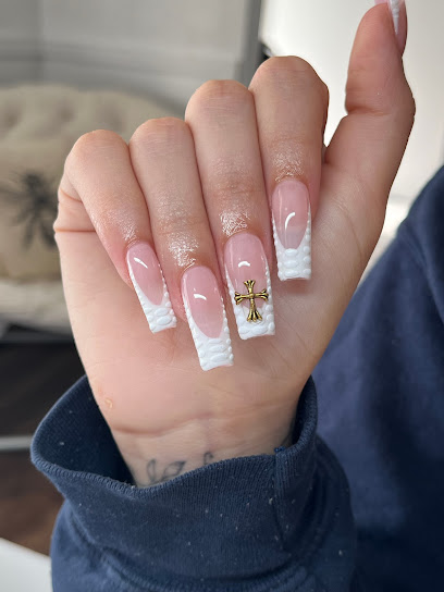 Bee’S Nails - Nail Salon in Chatham, Ontario
