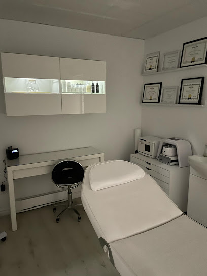 L' U N D E R G R O U N D - Nail Salon in Mascouche, Quebec