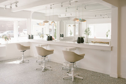 Mane By Tk - Hair Salon - Nail Salon in Pointe-Claire, Quebec