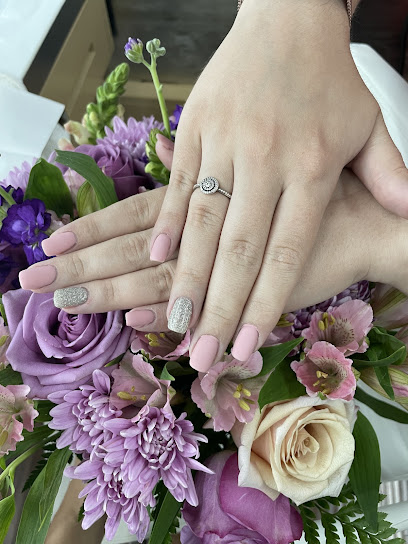 Mon Chéri Salon And Spa - Nail Salon in New Westminster, British Columbia