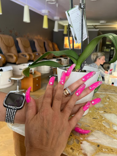 L.A. Nails - Nail Salon in Oakville, Ontario