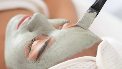 Quinn’S Nails And Spa - Nail Salon in Kelowna, British Columbia