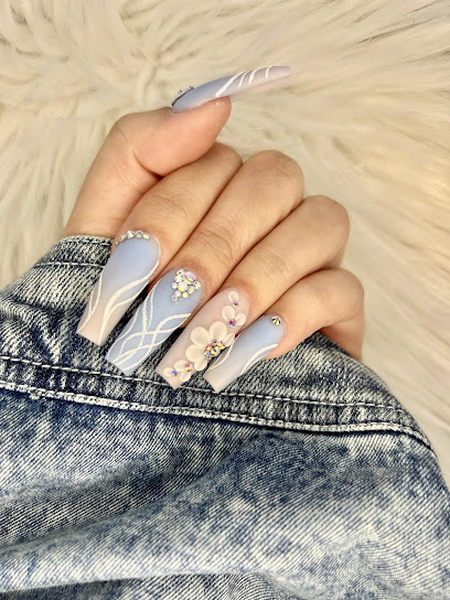 R & T Nail Lounge - Nail Salon in Newmarket, Ontario