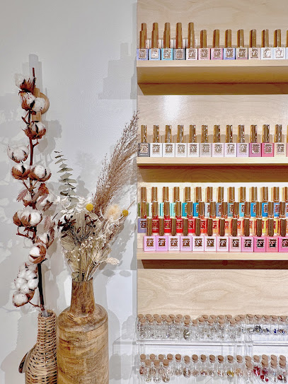 Hola Mm Beauty - Nail Salon in Richmond, British Columbia