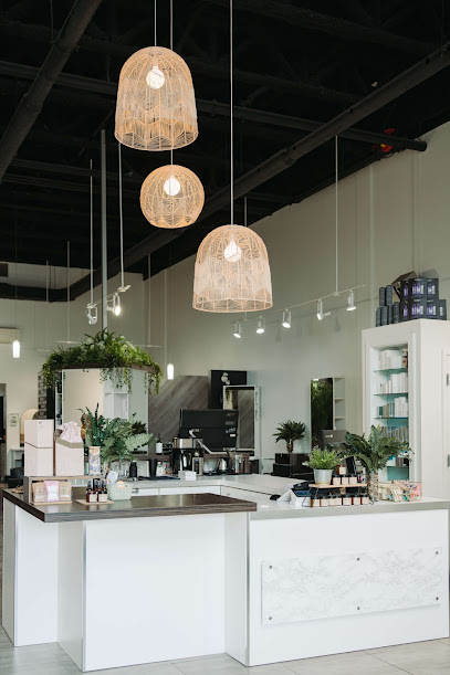 Le Futuriste Centre De Beauté Et Boutique - Nail Salon in Saint-Eustache, Quebec