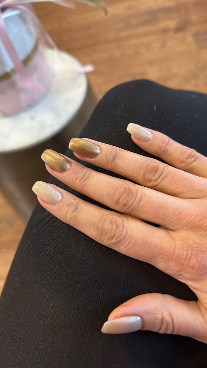 Sara Beauty Lounge - Nail Salon in West Vancouver, British Columbia