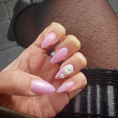 Vienny Nails And Spa - Nail Salon in Maple Ridge, British Columbia